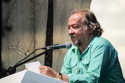 Lectura del poeta  colombiano Fernando Rendón. © #25FIPM. Photo: Sara Marin
