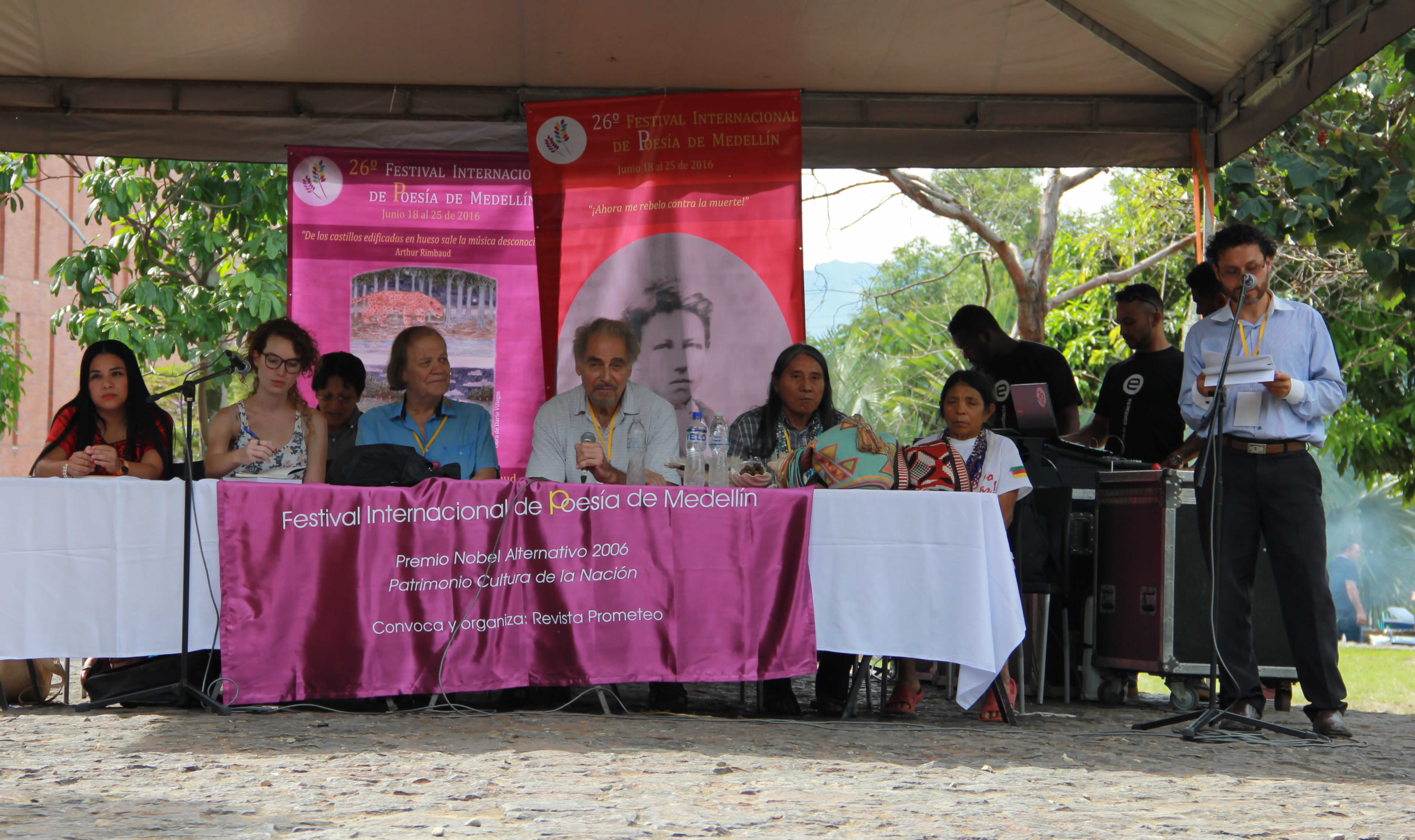 Mikeas Sánchez (Nación Zoque, México), Hatto Fischer (Alemania),  Carl A. P. Ruck (Estados Unidos), Berito Kuwaruwa (Nación U´uwa, Colombia). © Nidia Naranjo